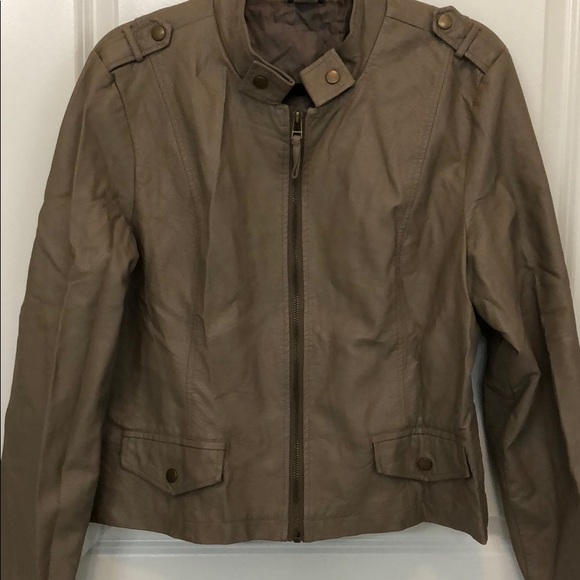 ❌❌ SOLD ❌❌ Tan faux leather jacket - Picture 3 of 7